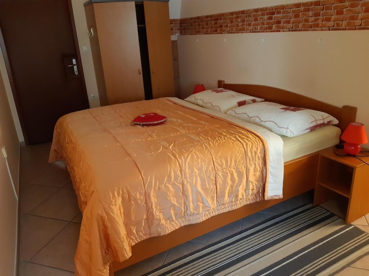 Apartma Na Starem Placu Idrija Exteriér fotografie