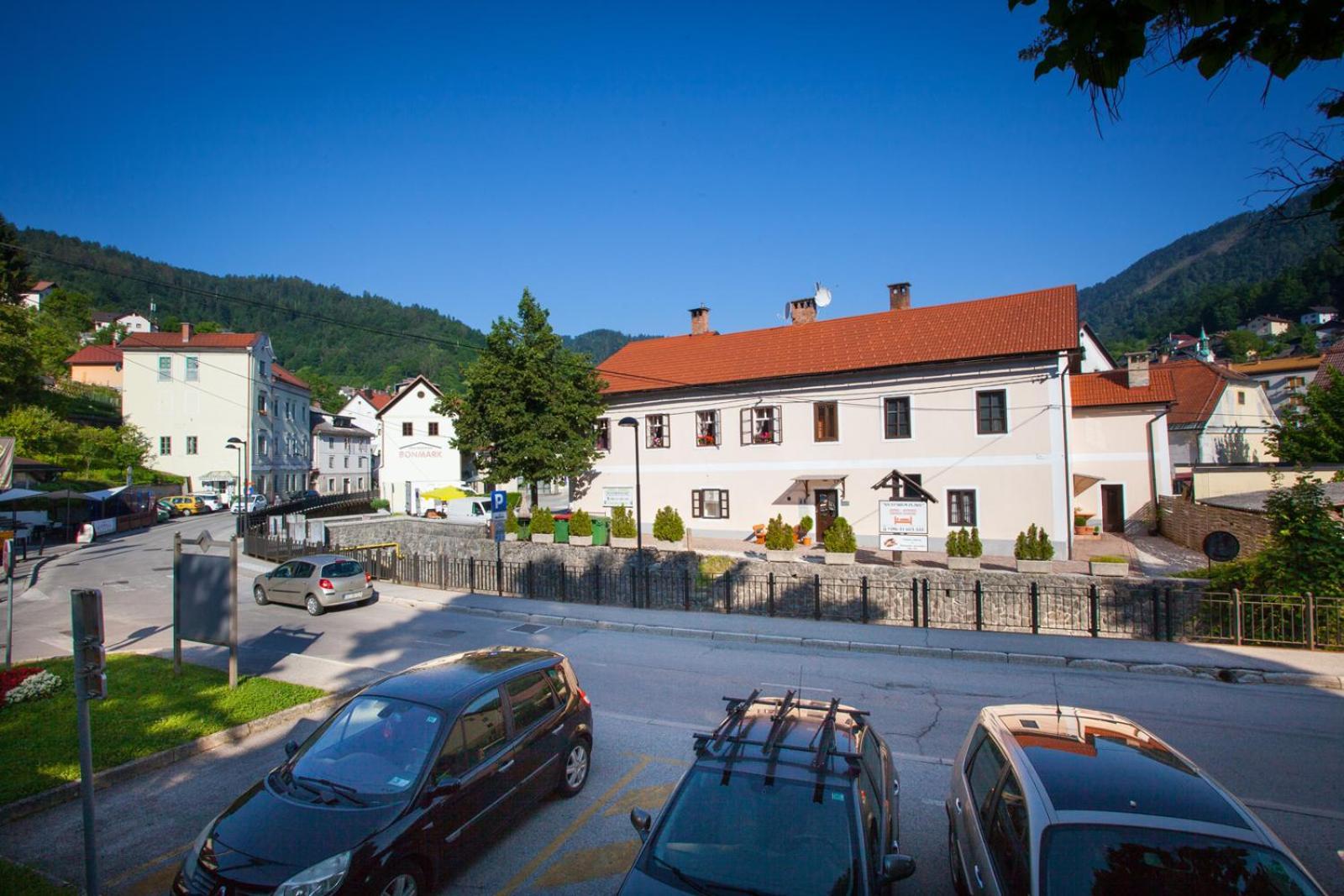 Apartmán Apartma Na Starem Placu Idrija Exteriér fotografie